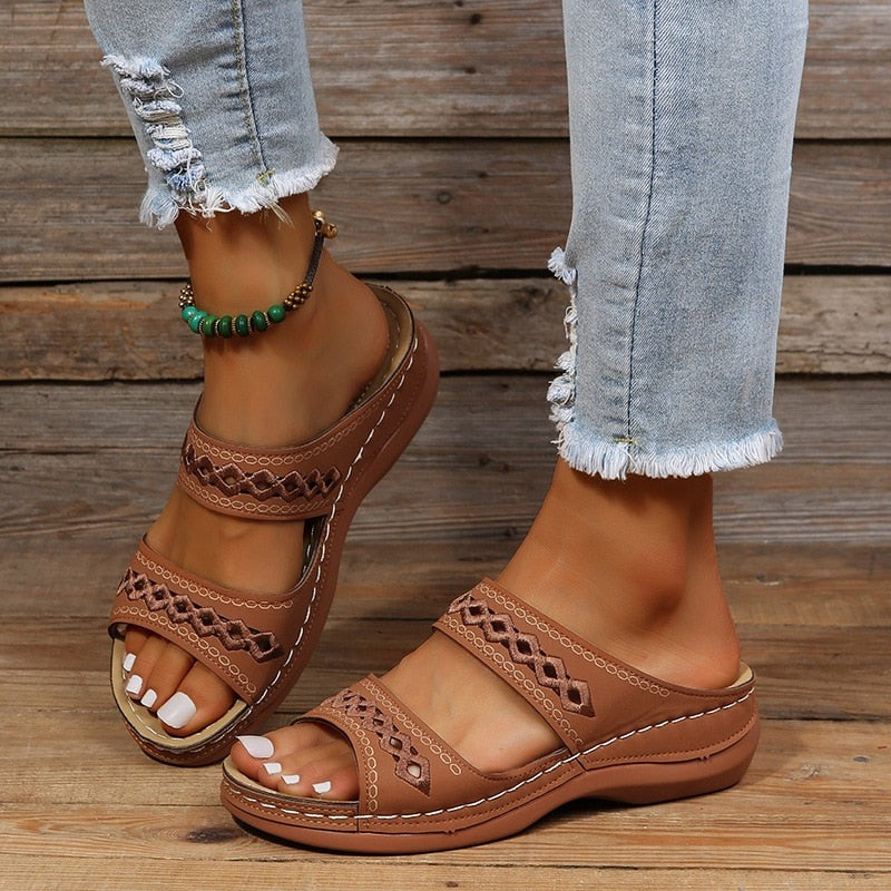 Orthopaedic sandals for women