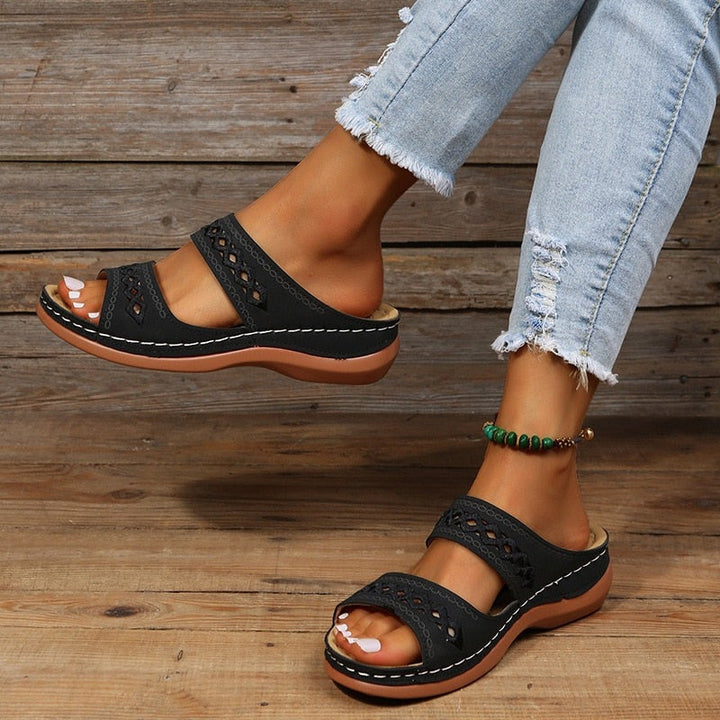 Orthopaedic sandals for women