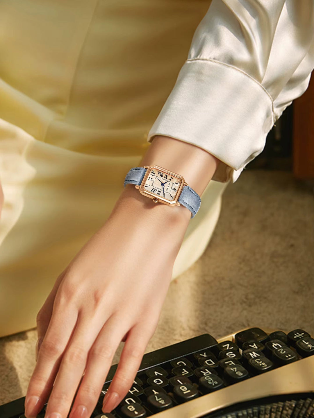 Square dial fashion watch