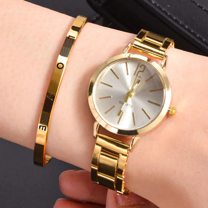 Fashionable set with simple dial