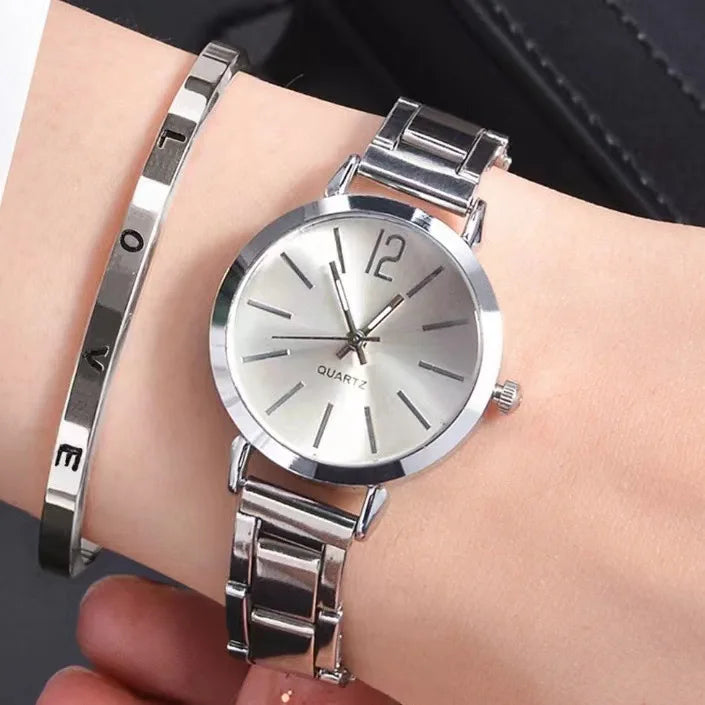 Fashionable set with simple dial