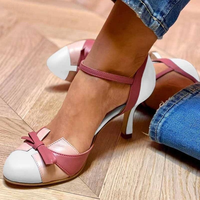 Elegant heeled sandals